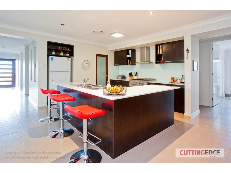 15 KABI Place, Pacific Pines QLD 4211
