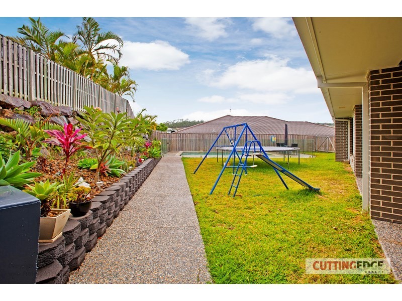 15 KABI Place, Pacific Pines QLD 4211
