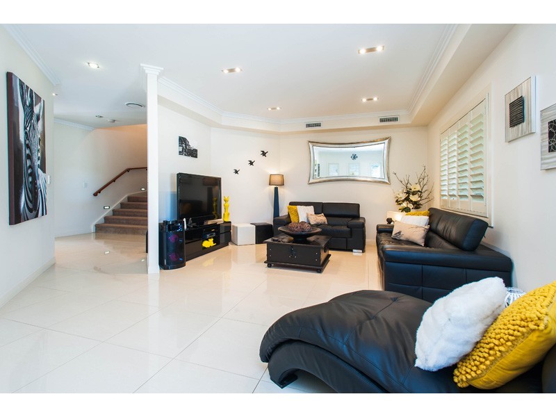 1 Zenith Cres, Pacific Pines QLD 4211