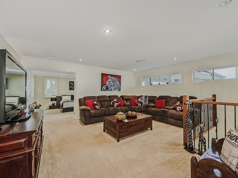 1 Zenith Cres, Pacific Pines QLD 4211