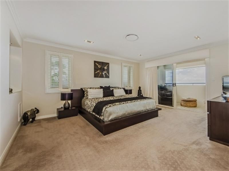 1 Zenith Cres, Pacific Pines QLD 4211