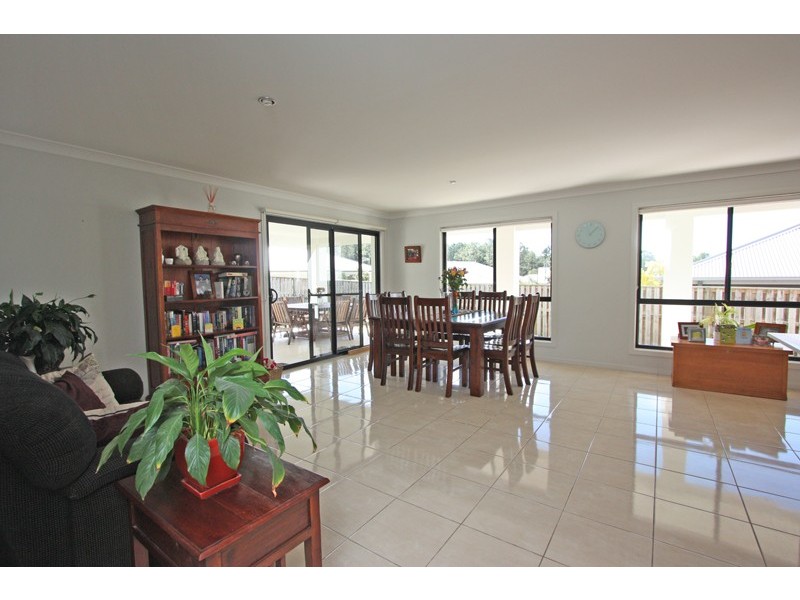 9 Morning Sun Ct, Maudsland QLD 4210