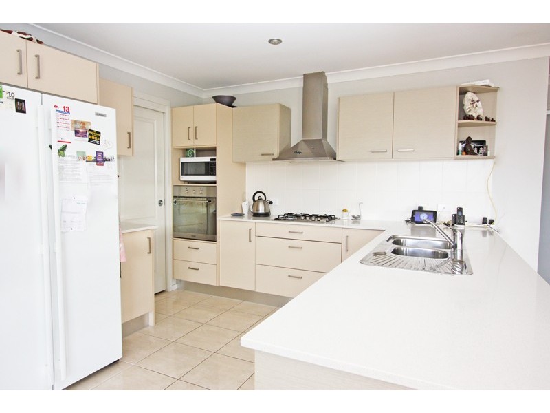 9 Morning Sun Ct, Maudsland QLD 4210