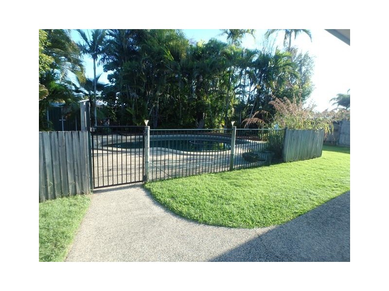 2 Leister Court, Bucasia QLD 4750