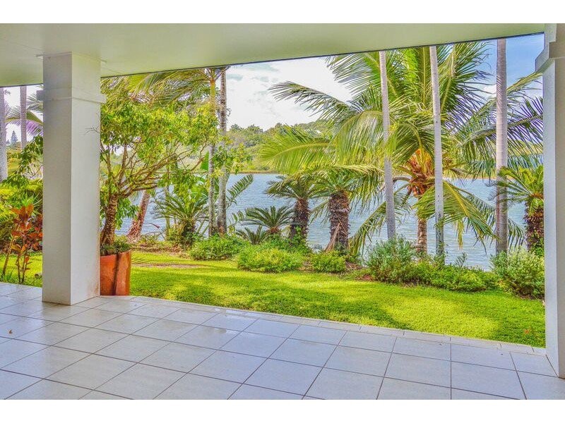 37 Beach Road, Dolphin Heads QLD 4740