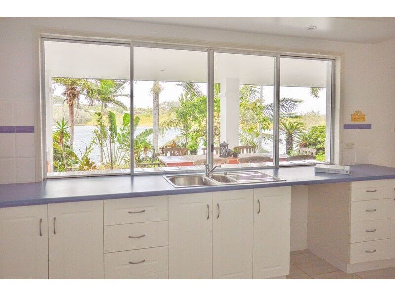 37 Beach Road, Dolphin Heads QLD 4740