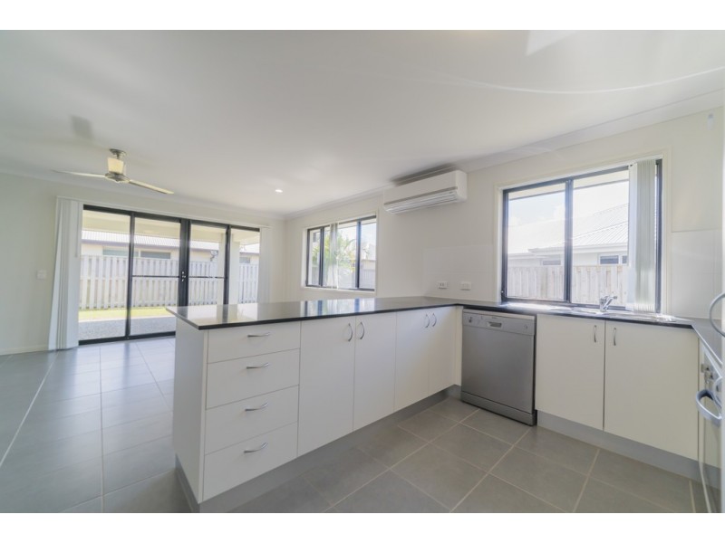 124 Whitehaven Drive, Blacks Beach QLD 4740