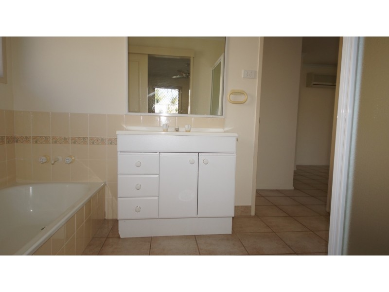 7 Highland Court, Beaconsfield QLD 4740