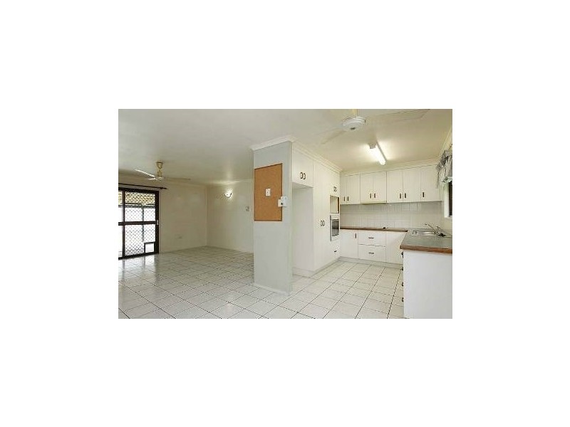 8 Eaglemount Road, Andergrove QLD 4740