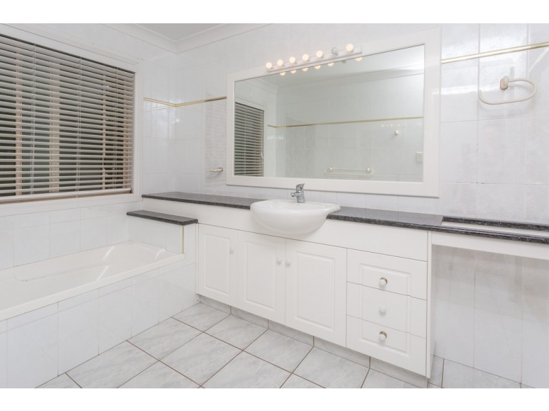 1 Glenhorn Close, West Mackay QLD 4740