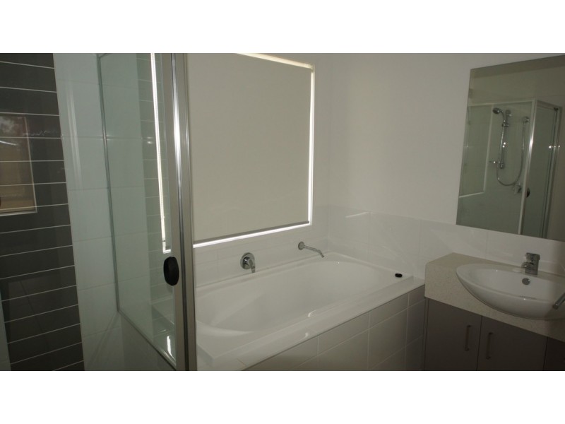 4 Williamtown Court, Rural View QLD 4740