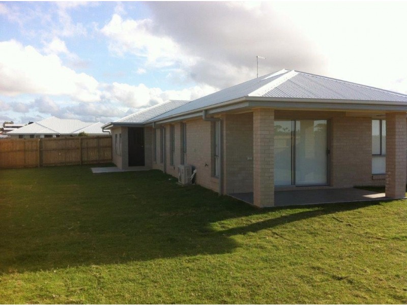 4 Williamtown Court, Rural View QLD 4740