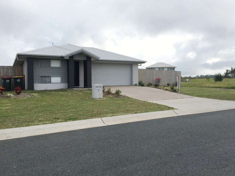 4 Williamtown Court, Rural View QLD 4740