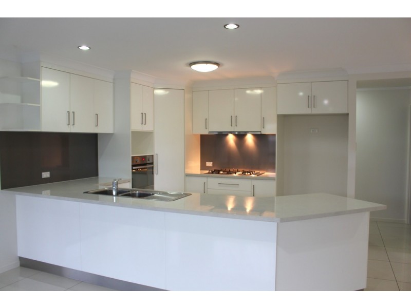 6 Salisbury Place, Ooralea QLD 4740