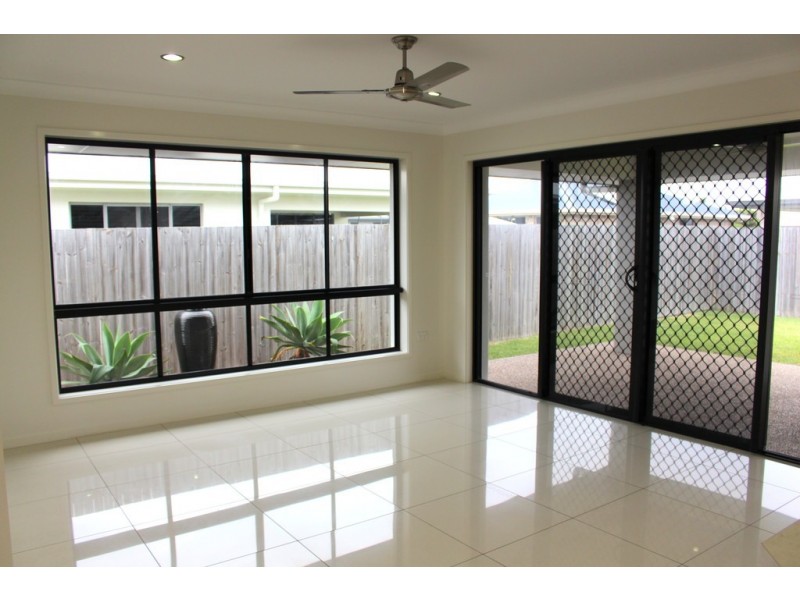 6 Salisbury Place, Ooralea QLD 4740