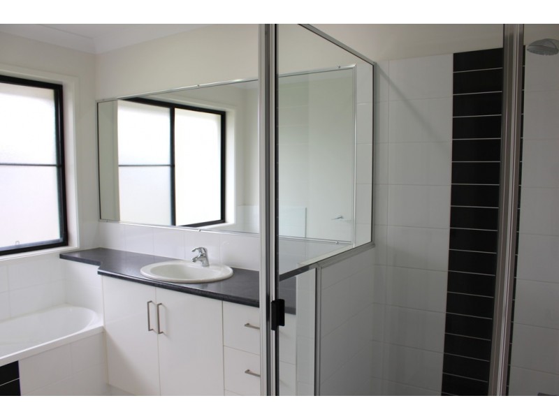 6 Salisbury Place, Ooralea QLD 4740