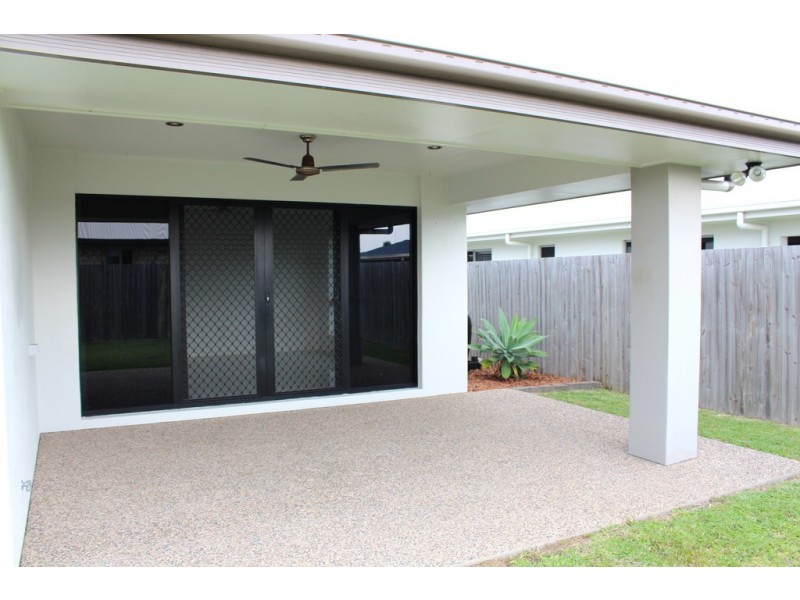 6 Salisbury Place, Ooralea QLD 4740