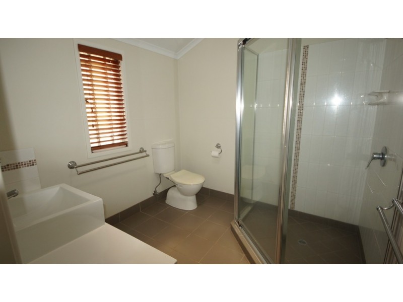 16 Holland Street, West Mackay QLD 4740