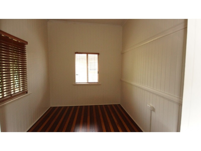 16 Holland Street, West Mackay QLD 4740