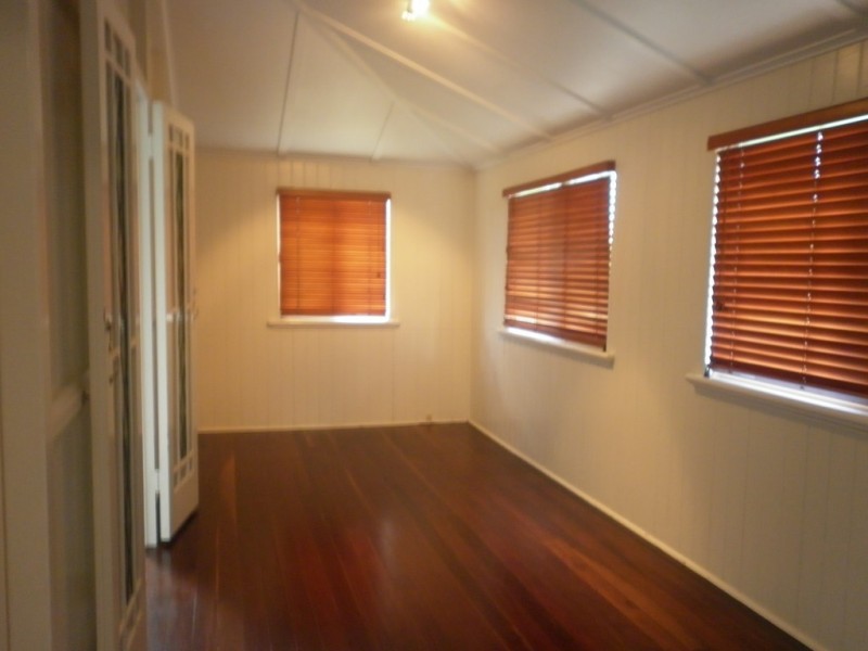 16 Holland Street, West Mackay QLD 4740