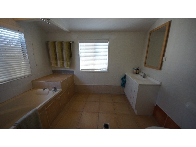 16 Mary Street, West Mackay QLD 4740