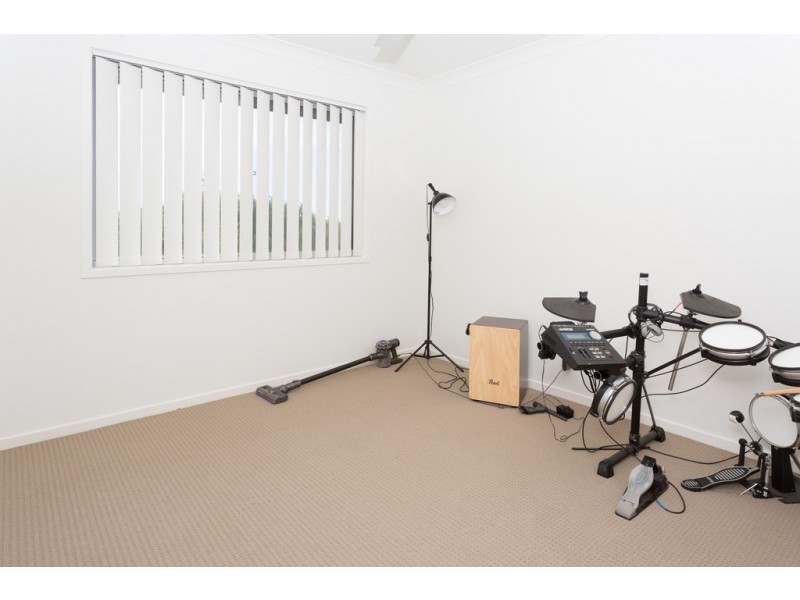 33 Village Circuit, Eimeo QLD 4740