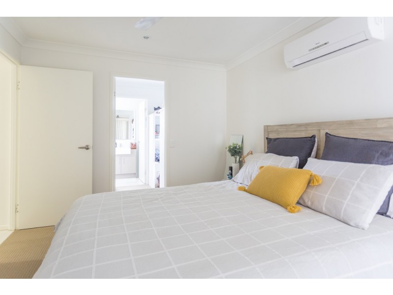 33 Village Circuit, Eimeo QLD 4740