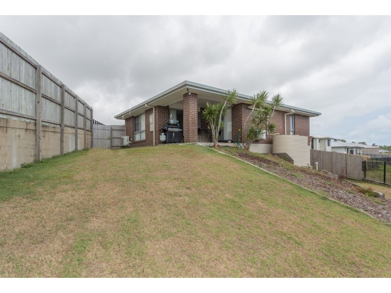 33 Village Circuit, Eimeo QLD 4740