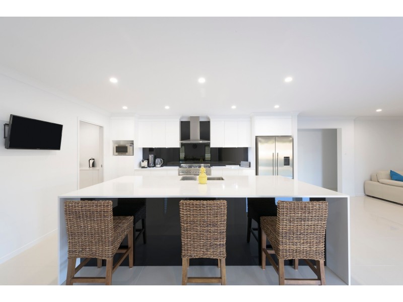 13 Midras Place, Bucasia QLD 4750