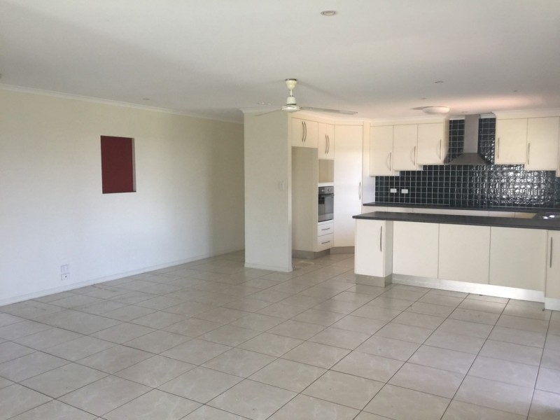 2 Mark Crescent, Glenella QLD 4740