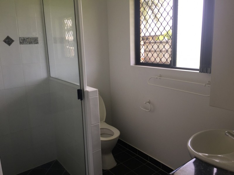 2 Mark Crescent, Glenella QLD 4740