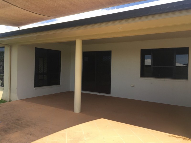 2 Mark Crescent, Glenella QLD 4740