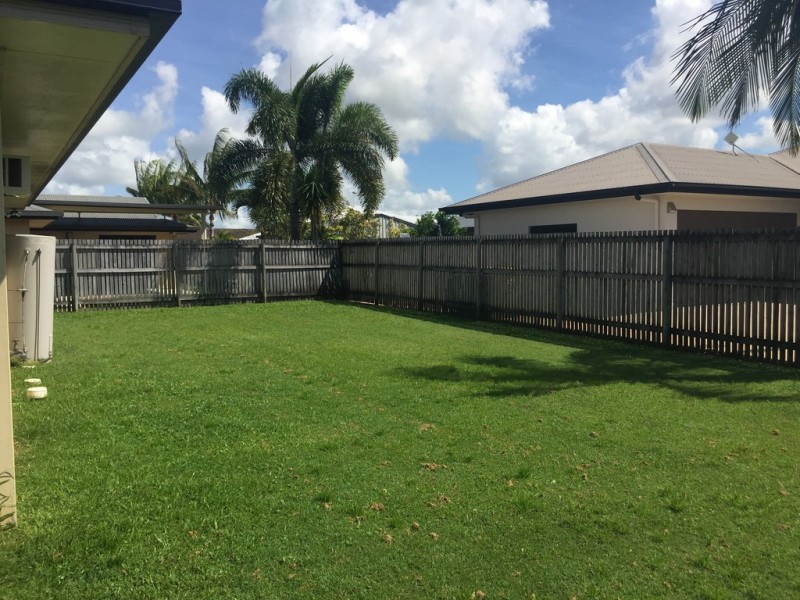 2 Mark Crescent, Glenella QLD 4740