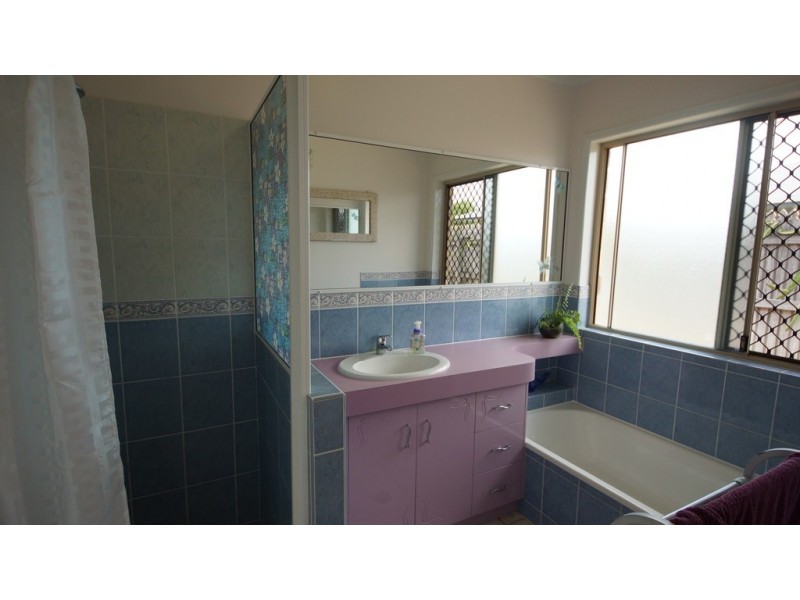 7 Sir Griffith Way, Rural View QLD 4740
