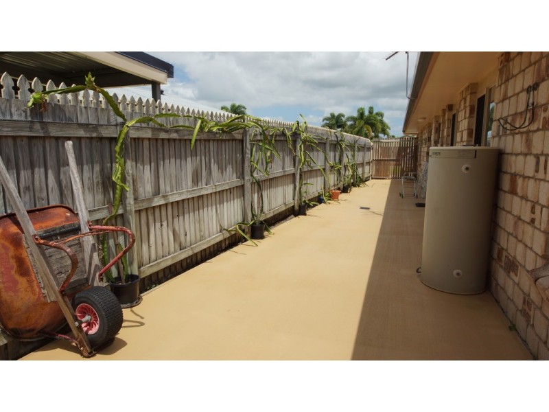7 Sir Griffith Way, Rural View QLD 4740
