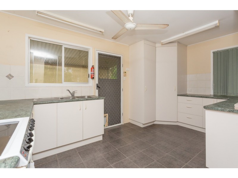 25 Cahill Crescent, Rural View QLD 4740