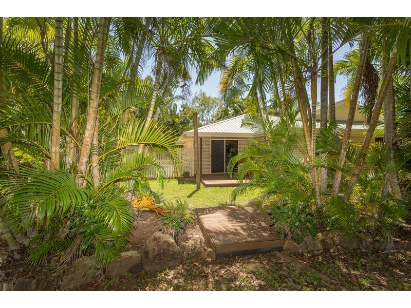 25 Johnson Avenue, Seaforth QLD 4741