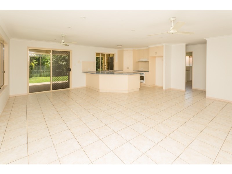 25 Johnson Avenue, Seaforth QLD 4741