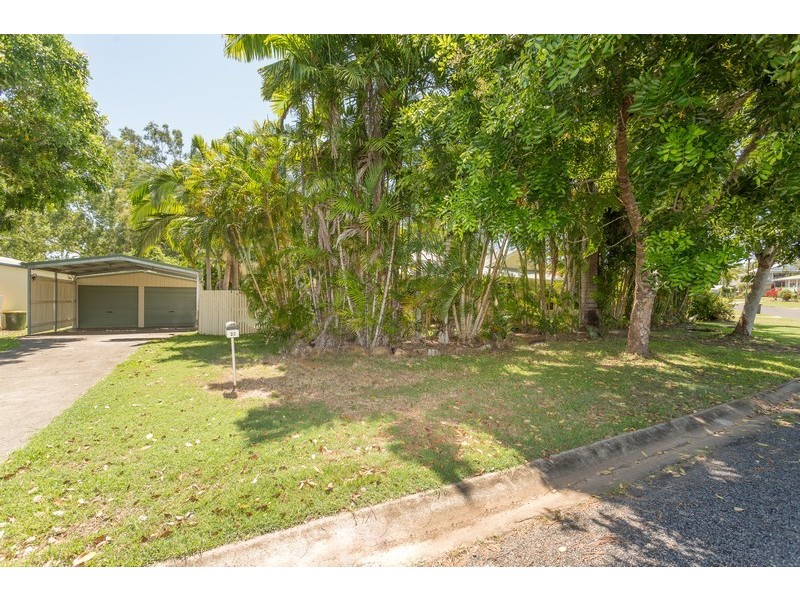 25 Johnson Avenue, Seaforth QLD 4741