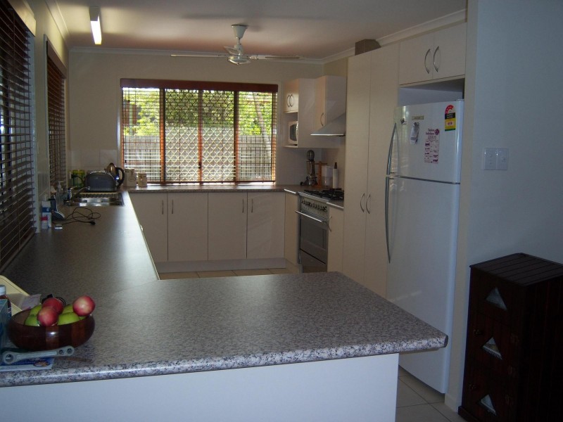 10 Border Street, Glenella QLD 4740