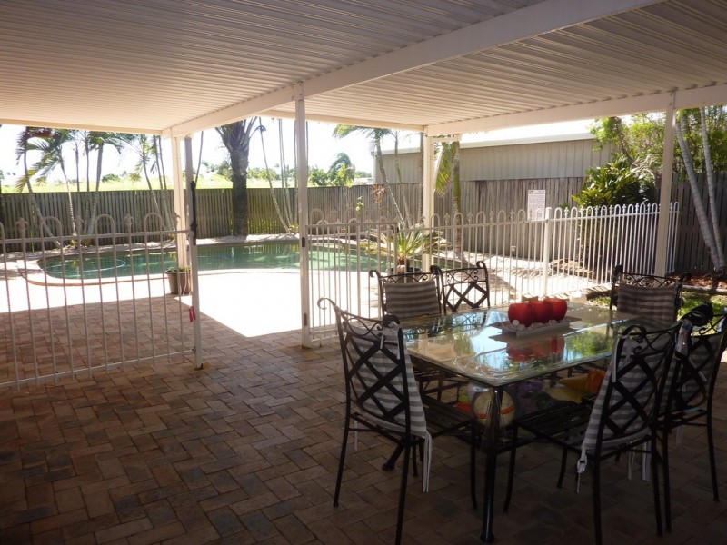 10 Border Street, Glenella QLD 4740