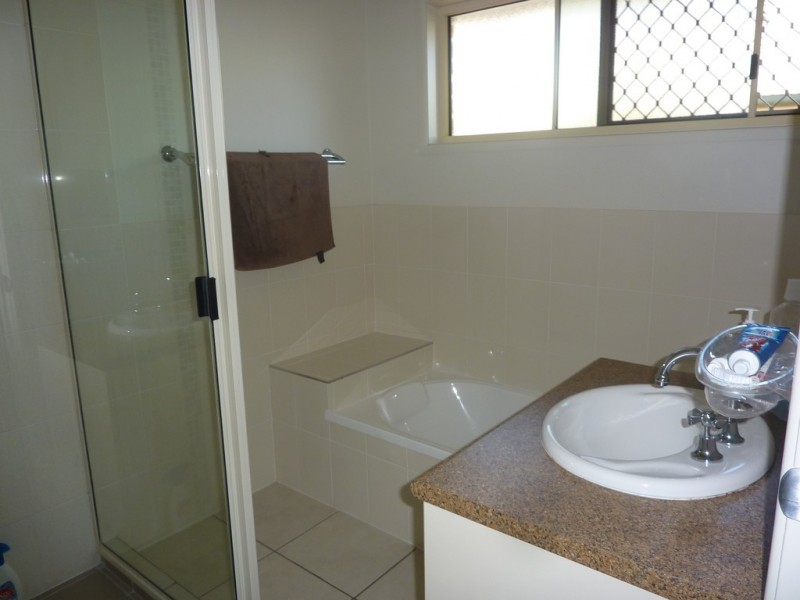 10 Border Street, Glenella QLD 4740