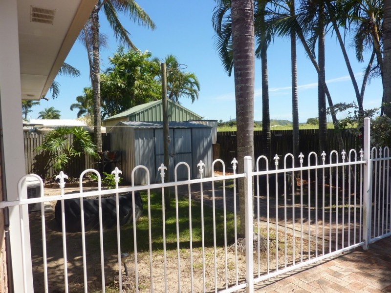 10 Border Street, Glenella QLD 4740