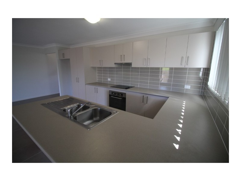 31 Village Circuit, Eimeo QLD 4740