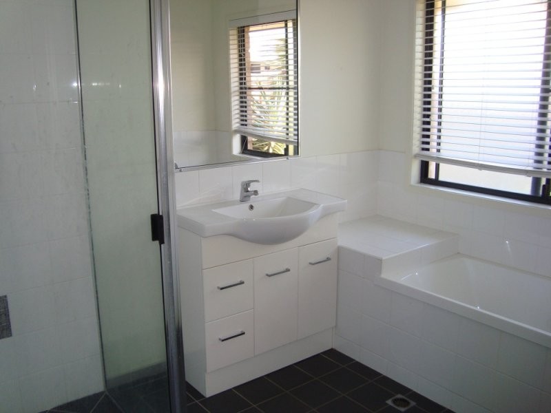 24 Debbiesue Drive, Mount Pleasant QLD 4521