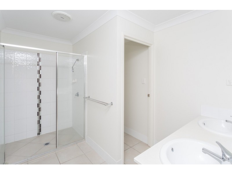 15 Kingslea Court, Ooralea QLD 4740