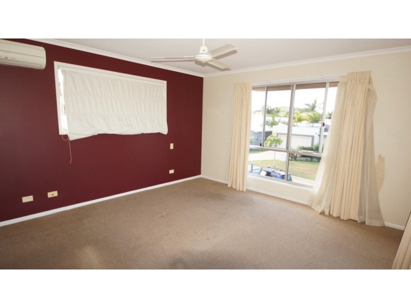 3 Royal Boulevard, Glenella QLD 4740