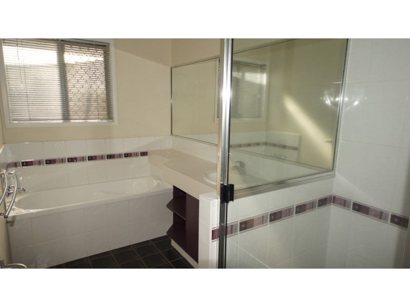 3 Royal Boulevard, Glenella QLD 4740