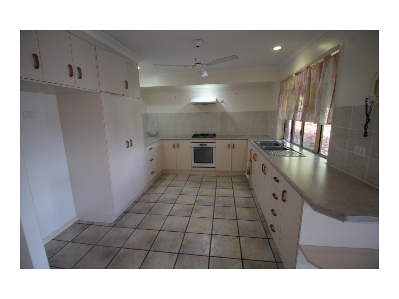 8 Rasmussen Avenue, Hay Point QLD 4740