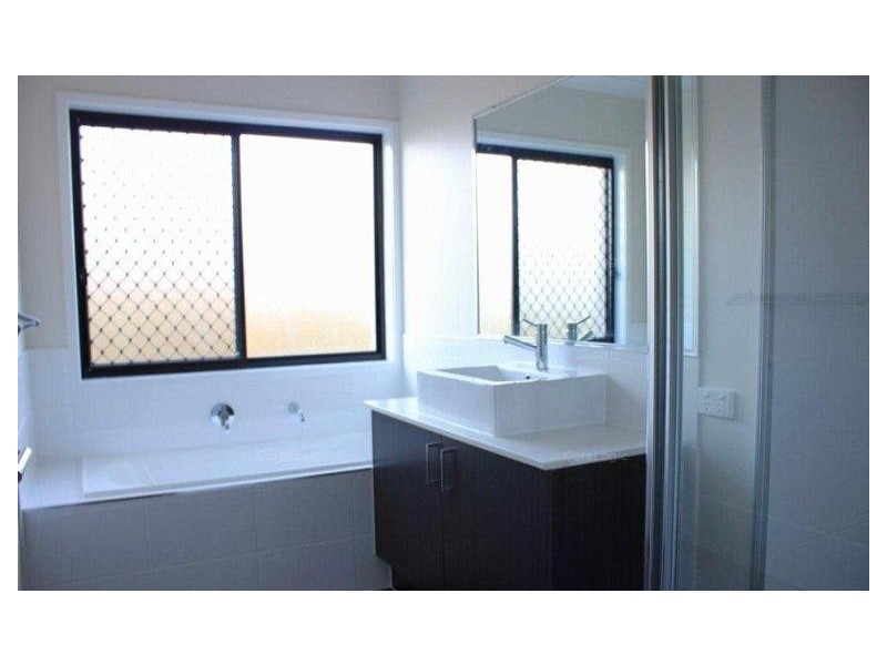 30 Kerrisdale Crescent, Beaconsfield QLD 4740